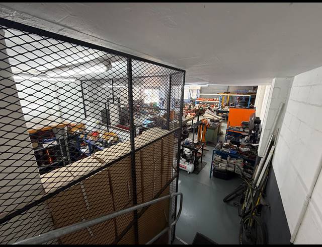 420M² WAREHOUSE TO LET IN EPPING INDUSTRIAL